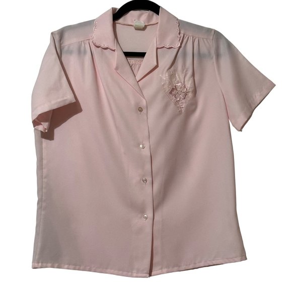 Unbranded Tops - Vintage Union made size 38 pink embroidered scalloped collar short sleeve blouse